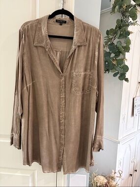 Velvet Heart Taupe Button-Up Velvet Shirt